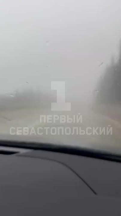 Густой туман в районе Ласпи, идёт дождь