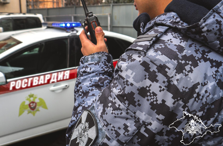 В Симферополе наряд вневедомственной охраны Росгвардии задержал правонарушителя, который нанес побои гражданину