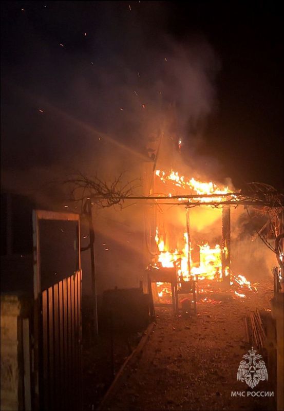 Ещё один пожар в частном доме потушен силами МЧС России по Севастополю