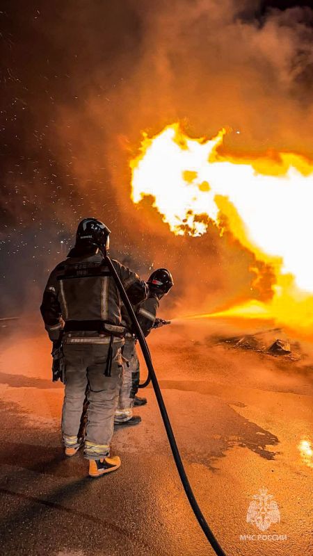 Пожар в торговом павильоне ликвидировали силы МЧС России по Севастополю