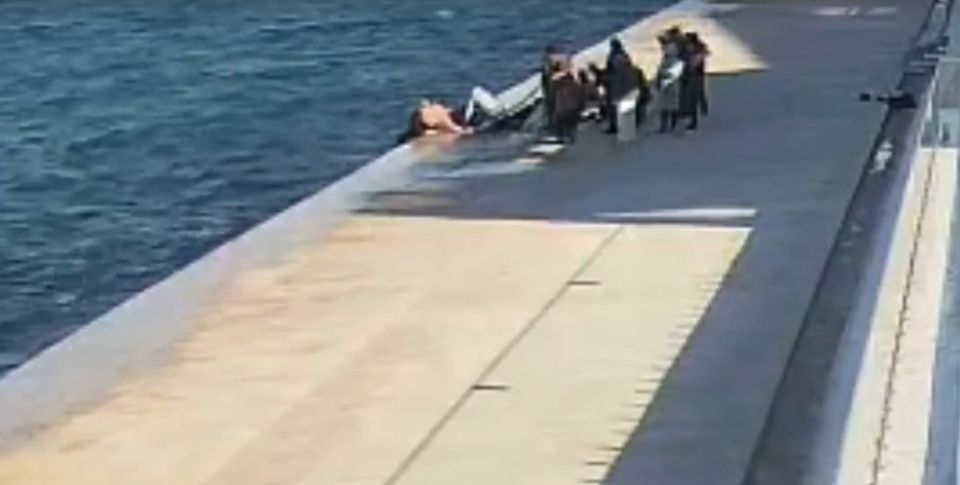 «Сын в порядке»: мама подростка, упавшего в ледяное море в Севастополе, рассказала о его спасении