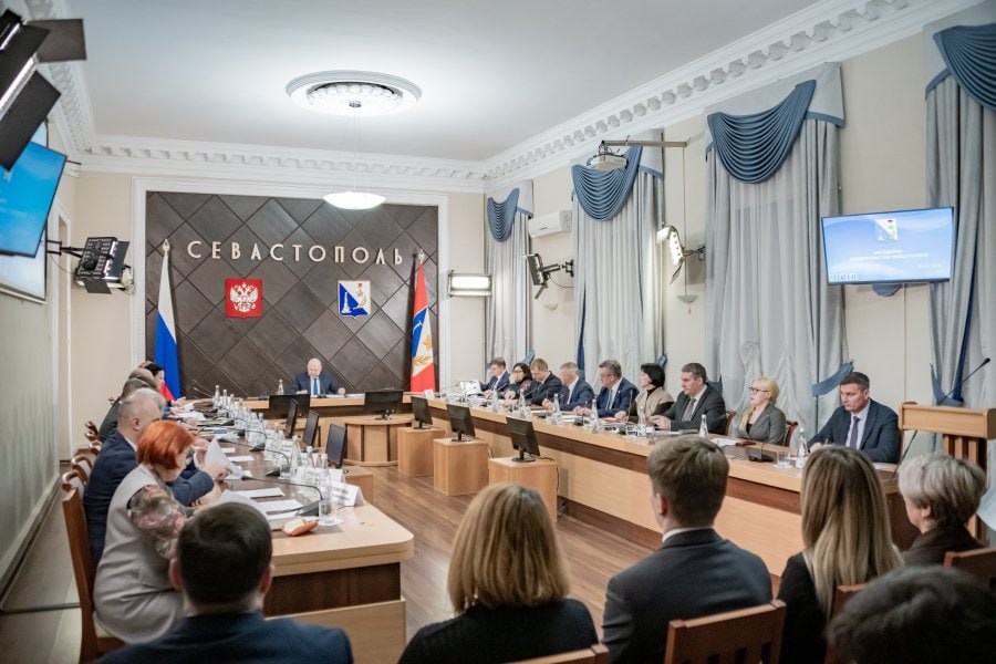 В правительстве Севастополя назначены новые руководители органов власти
