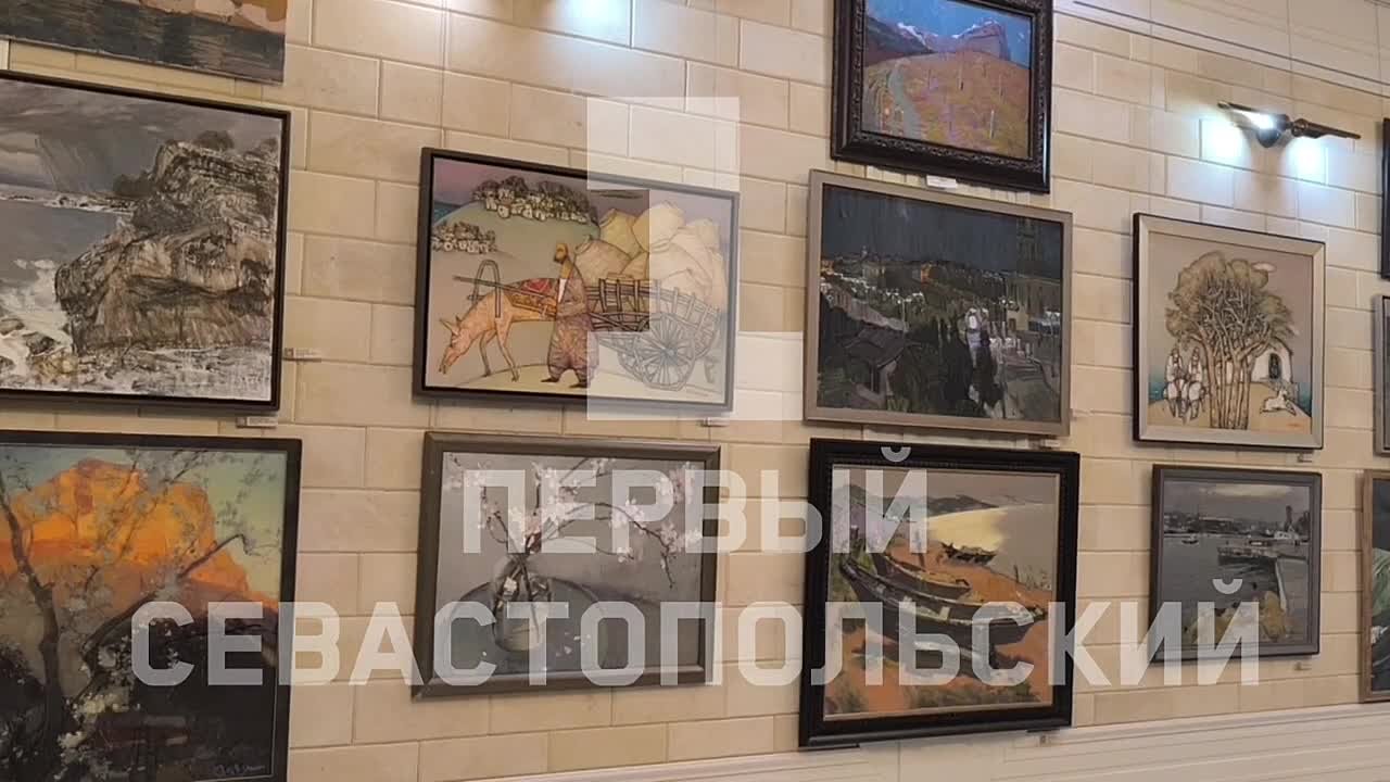 Выставка картин «10 лет в Севастополе» открылась в детской школе искусств