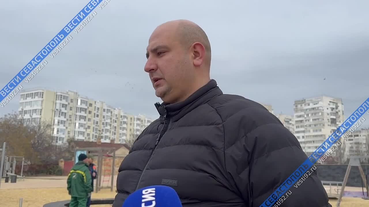 У Дворца культуры рыбаков отремонтировали детскую площадку