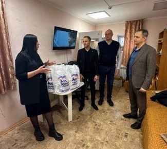 Парламентарии посетили севастопольский Центр социальной помощи семье и детям с рабочим визитом