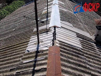 Приветствуем, друзья!. Погода в этом году испытывает на прочность: морозы, снег, проливной дождь и шторм... И новая крыша дома №90 по проспекту Генерала Острякова выдерживает все эти испытания достойно