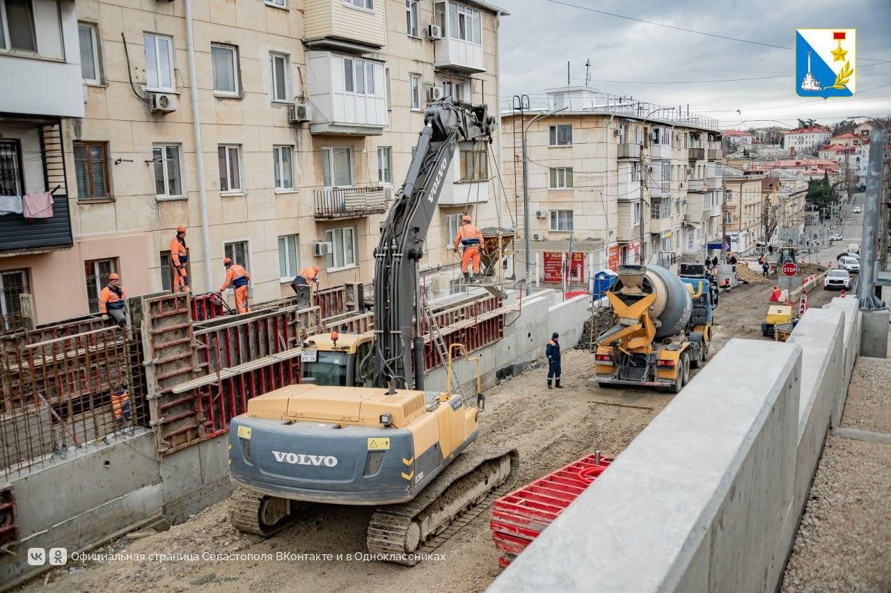 Подпорные стены на улице Адмирала Октябрьского в Севастополе отремонтировали на 70%