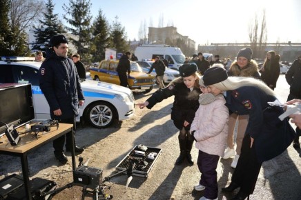 Крымские полицейские исполнили мечту 8-летней Кати