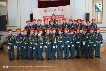 Пятьсот младшеклассников Севастополя вступили в ряды движения «Орлята России»