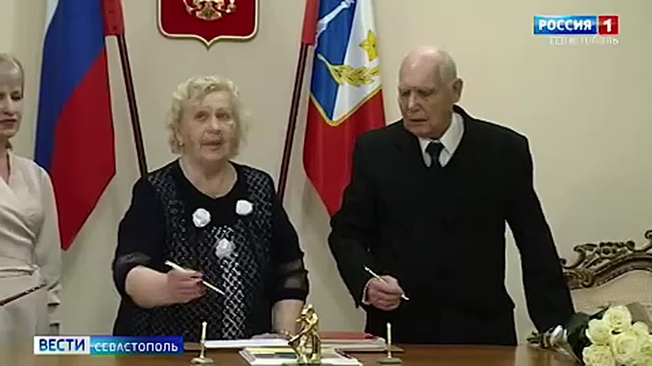 Несколько часов назад в городе появились новые «бриллиантовые молодожены»! Супруги Анатолий и Алла Дворниковы сегодня отметили юбилей свадьбы