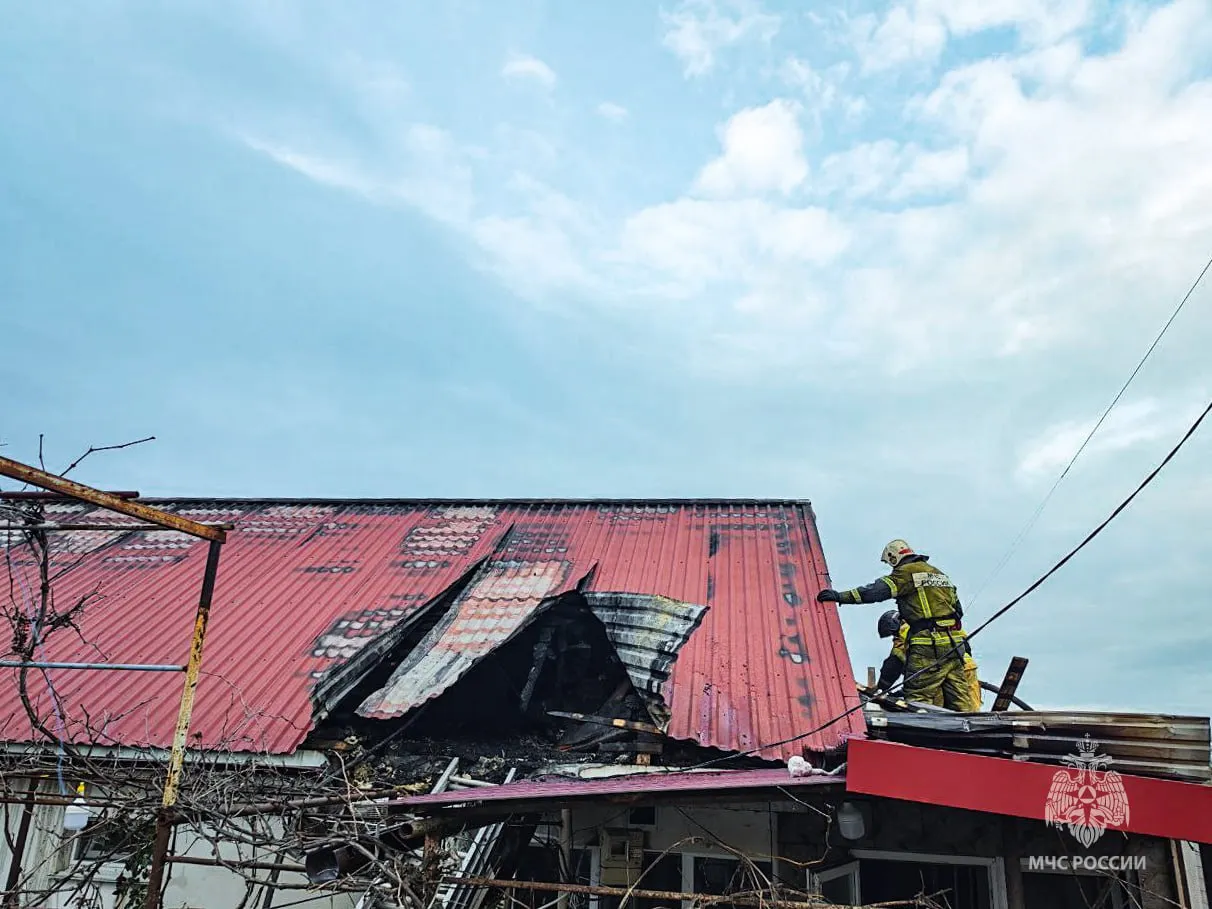 В Севастополе оперативно ликвидирован крупный пожар в частном доме