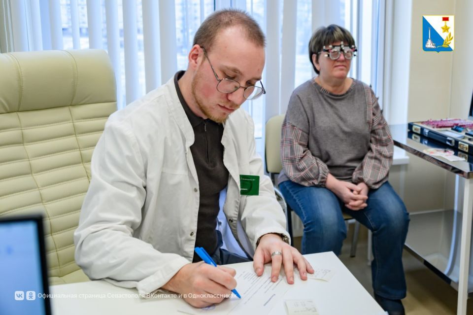 Молодой врач-офтальмолог помогает севастопольцам в новой поликлинике № 7