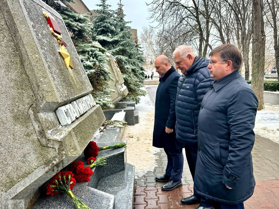 �������� ������: 2 ������� � ������ ���������� ���� �������� ����� � ���� �������� ���������� �������� �������-���������� ����� � �������������� ����� � 1943 ����