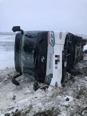 Рейсовый автобус «Севастополь — Астрахань» перевернулся в Ставропольском крае