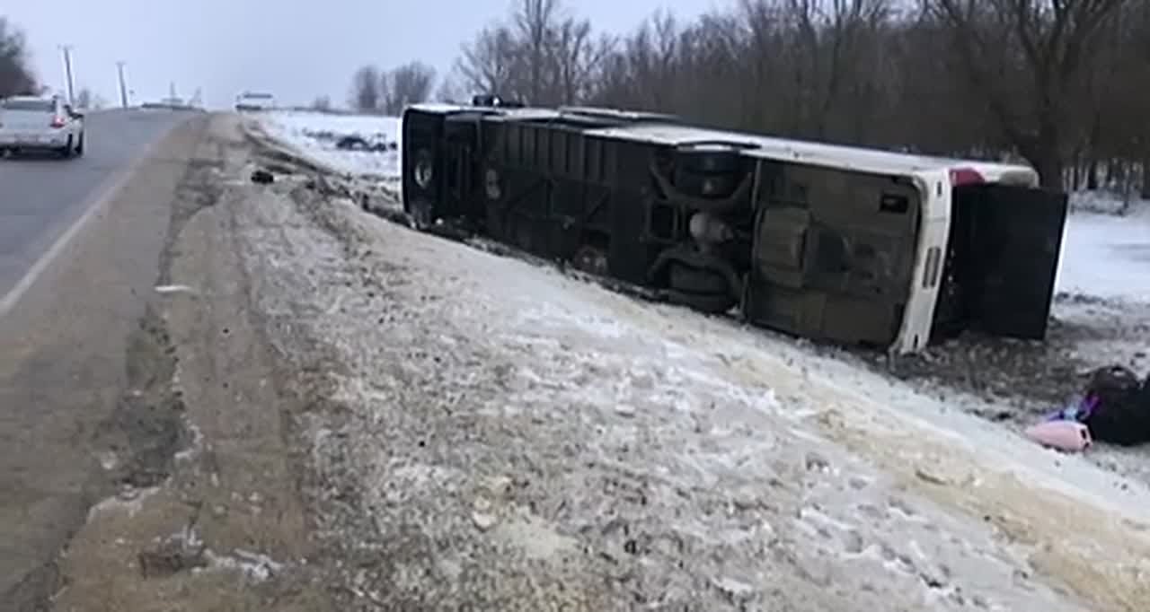 Автобус Севастополь – Астрахань опрокинулся в кювет в Ипатовском округе Ставрополья