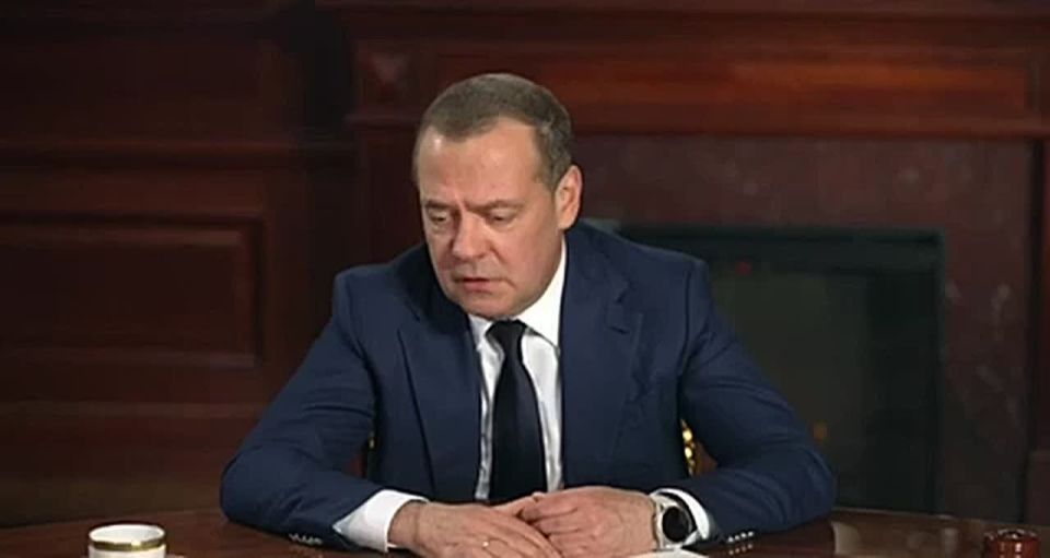 Аннушка уже разлила масло… Головы ему не сносить