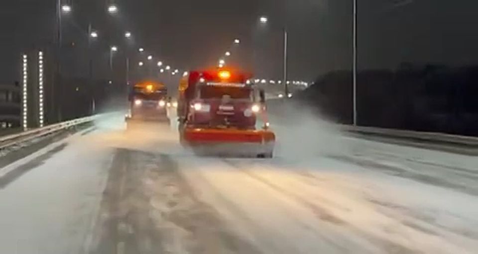 На расчистку крымских дорог от снега вышел «Крымавтодор»