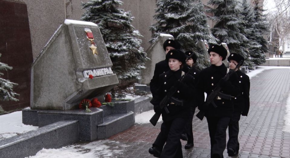 Героев Сталинградской битвы почтили в Севастополе