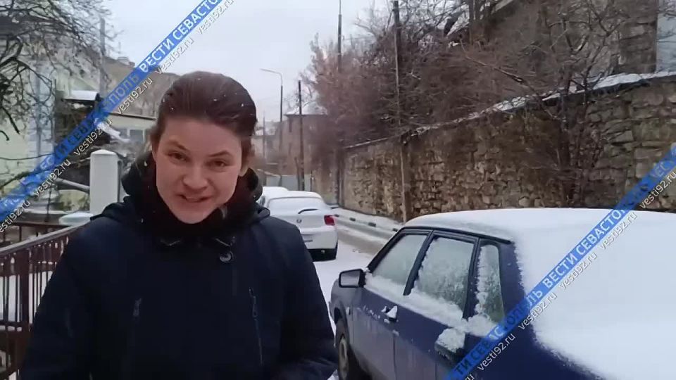 Снег под ногами у пешеходов, а у водителей под колесами – снежная каша