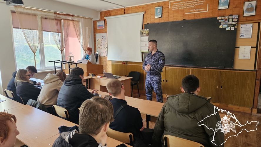 Росгвардейцы встретились с будущими выпускниками севастопольского колледжа