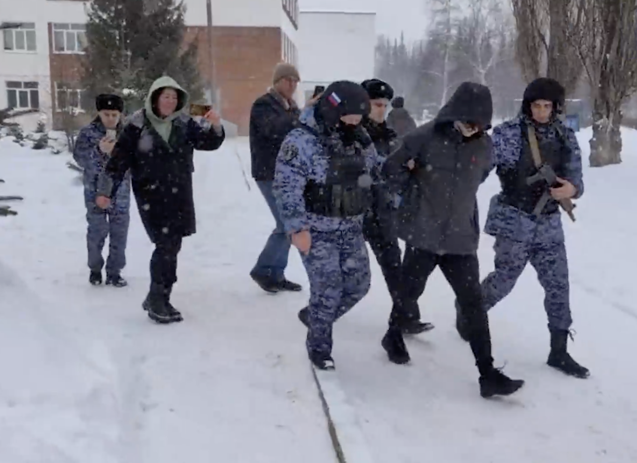 Школьник устроил стрельбу в гимназии Уфы