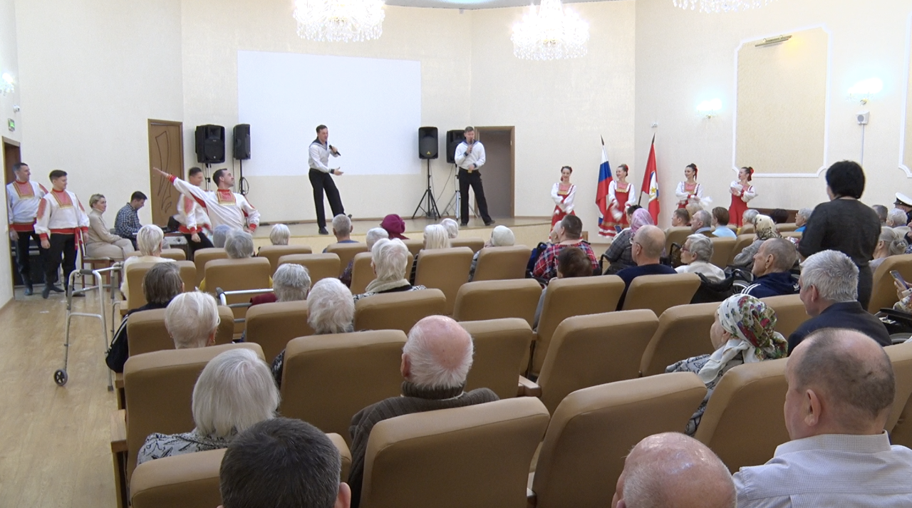 Ансамбль песни и пляски Краснознамённого Черноморского флота выступил в честь Сталинградской победы