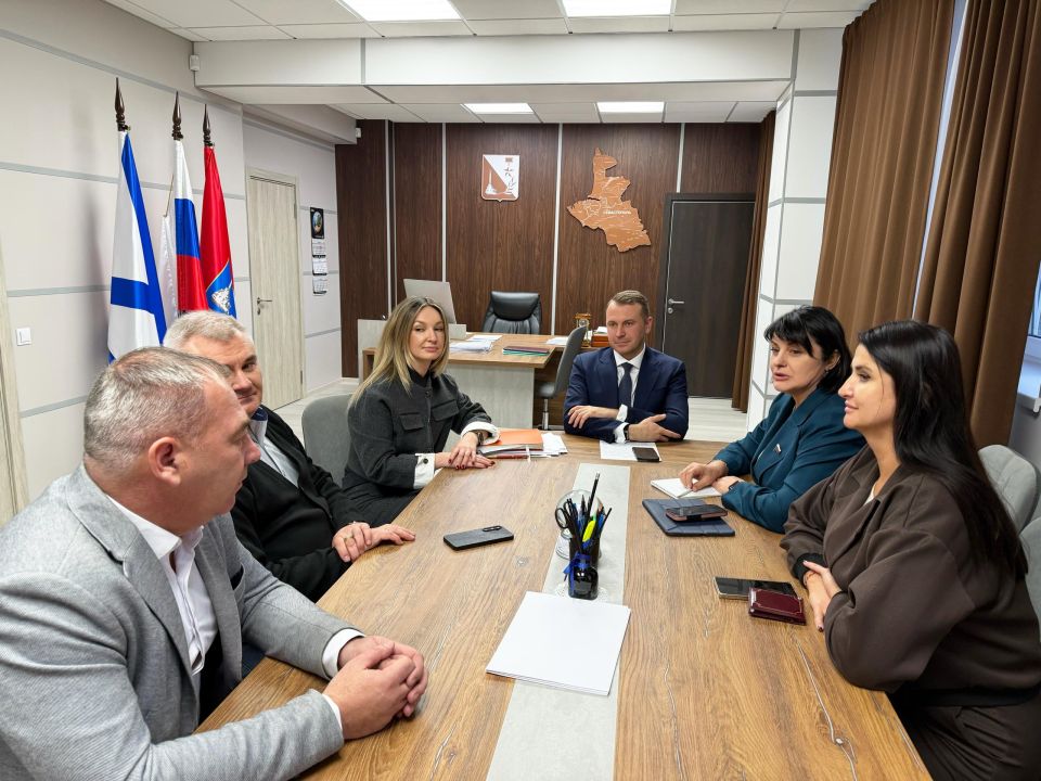 Татьяна Лобач: Провели рабочую встречу с исполняющим обязанности заместителя Губернатора города Севастополя Денисом Профатиловым, директором Департамента по имущественным и земельным отношениям города Севастополя Валерией...