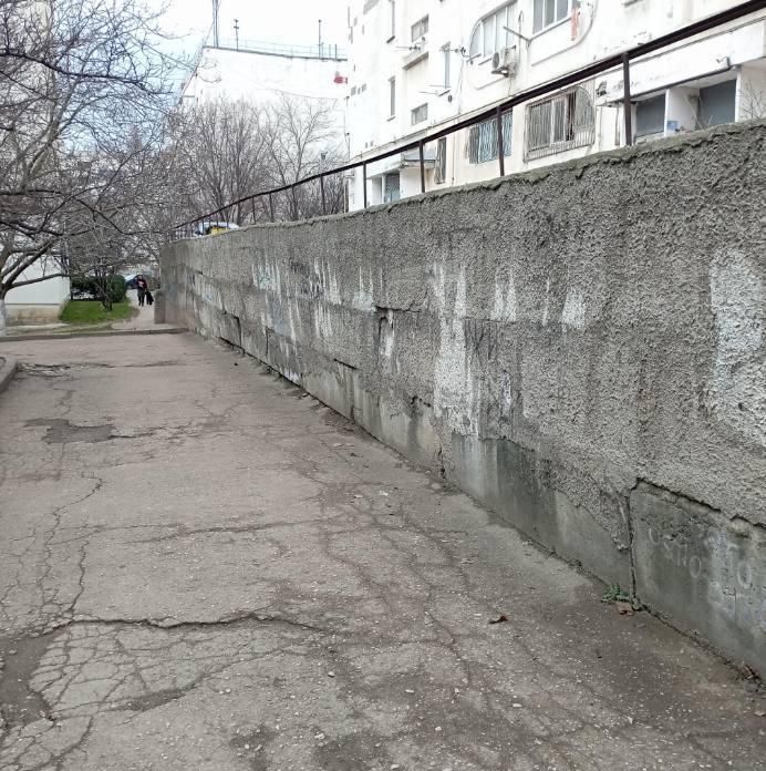 Подпорную стену на проспекте Генерала Острякова, 143, отремонтируют после обращения жителей