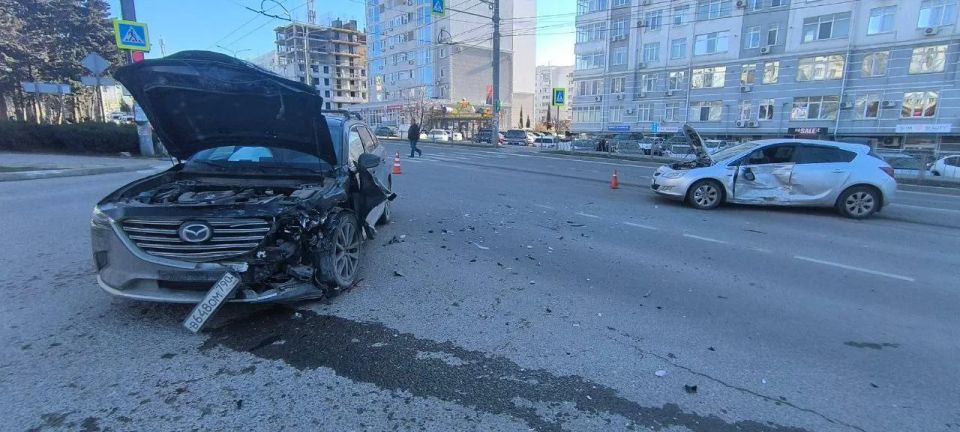 В Севастополе в ДТП на проспекте Октябрьской Революции пострадала беременная женщина