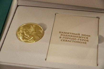 ������ 100 ������� ������ ����������� � ������?����� �����������