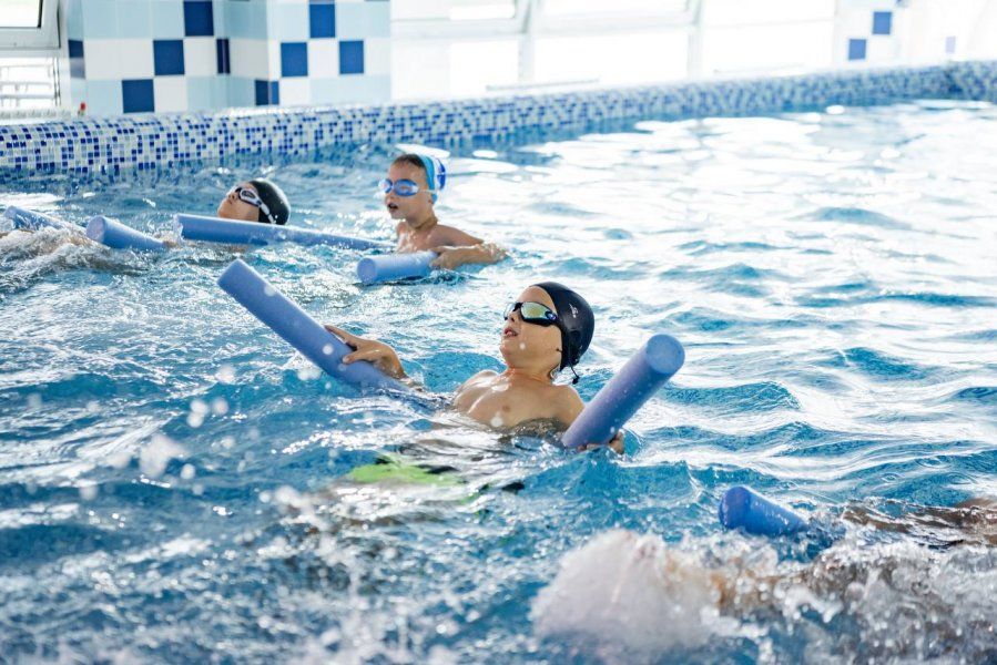 Юных севастопольцев приглашают на бесплатные занятия по плаванию