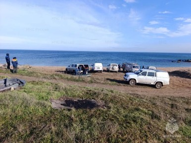 Поиски пропавших в Азовском море рыбаков продолжаются