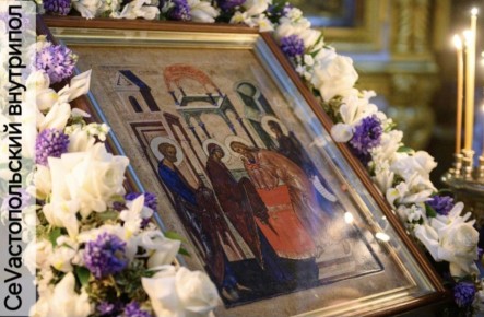 Православные христиане отмечают один из значимых праздников — Сретение Господне