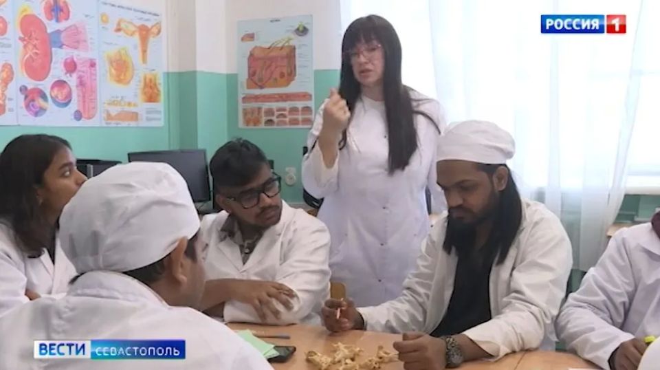 Иностранные студенты осваивают медицину в Севастополе