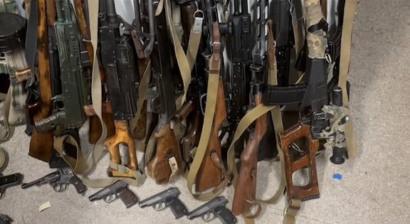ФСБ пресекла масштабный канал нелегального оружия: 86 задержанных по всей России