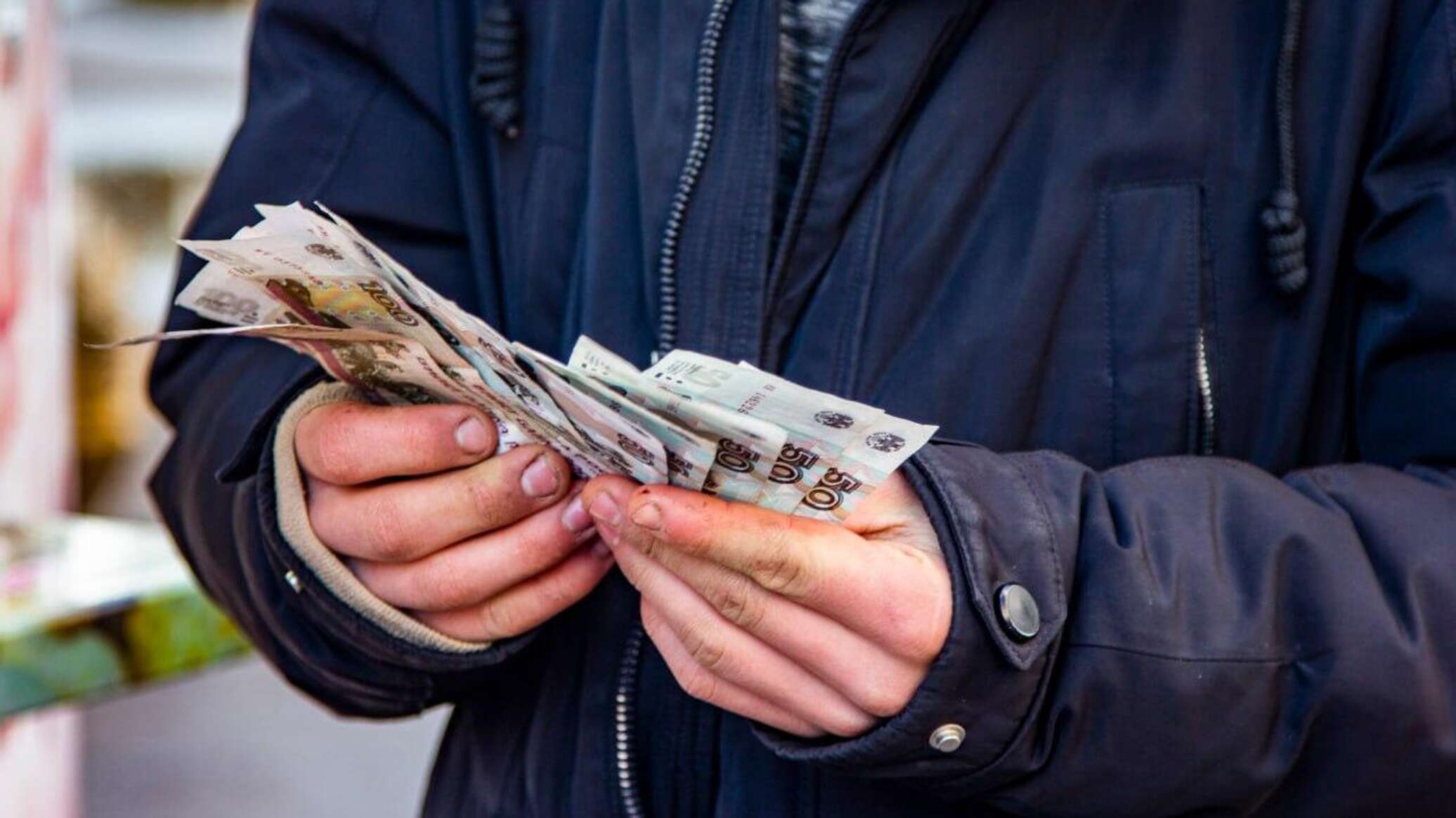 В Севастополе мошенники отобрали у 16 человек 8,5 миллионов рублей