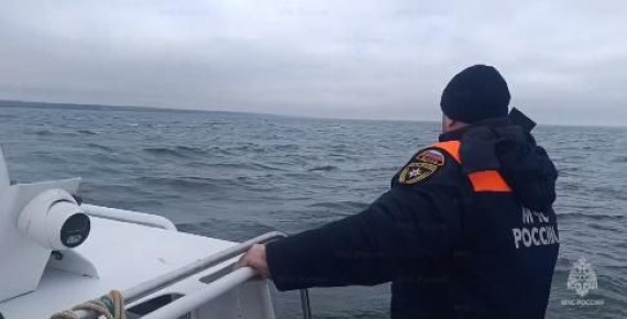 Поиски двух пропавших рыбаков продолжаются в Азовском море – МЧС