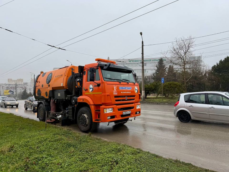 В Севастополе усилили очистку улично-дорожной сети