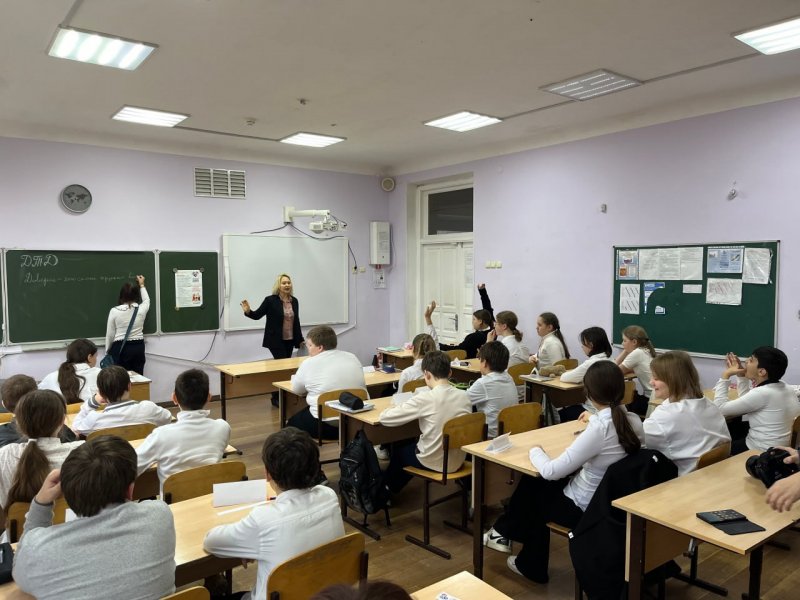 Севастопольским школьникам рассказали о детском телефоне доверия