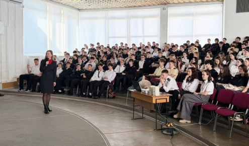 «Чего остерегаться в Интернете?»: севастопольские полицейские провели урок безопасности для студентов