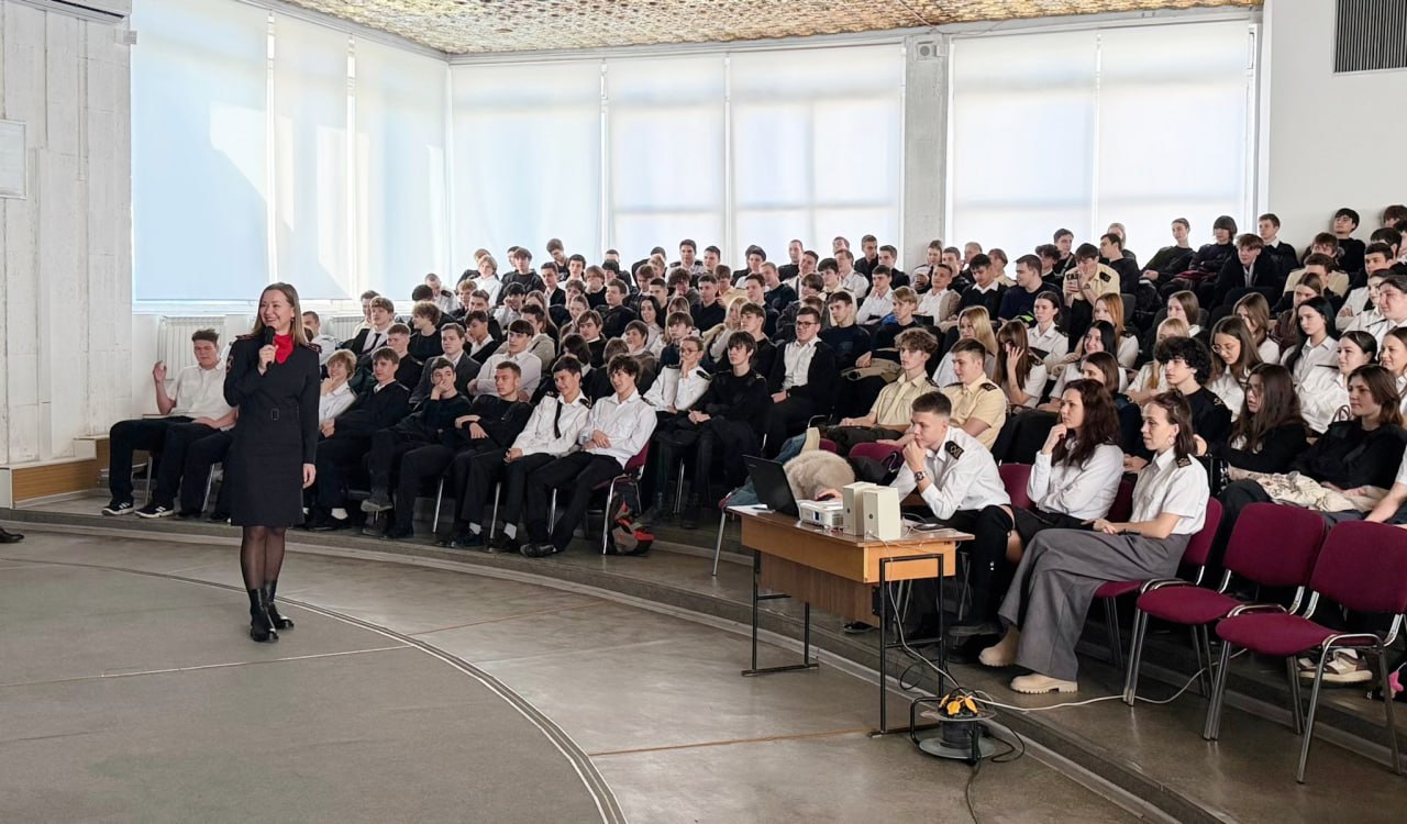 «Чего остерегаться в Интернете?»: севастопольские полицейские провели урок безопасности для студентов