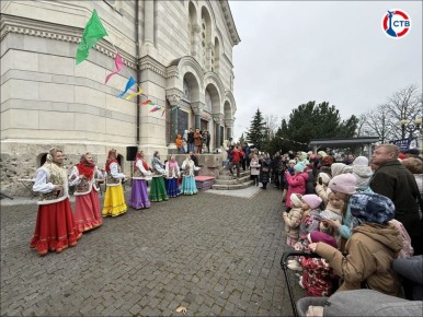 У Свято-Владимирского собора стартовала ярмарка в поддержку фронтовых сёл