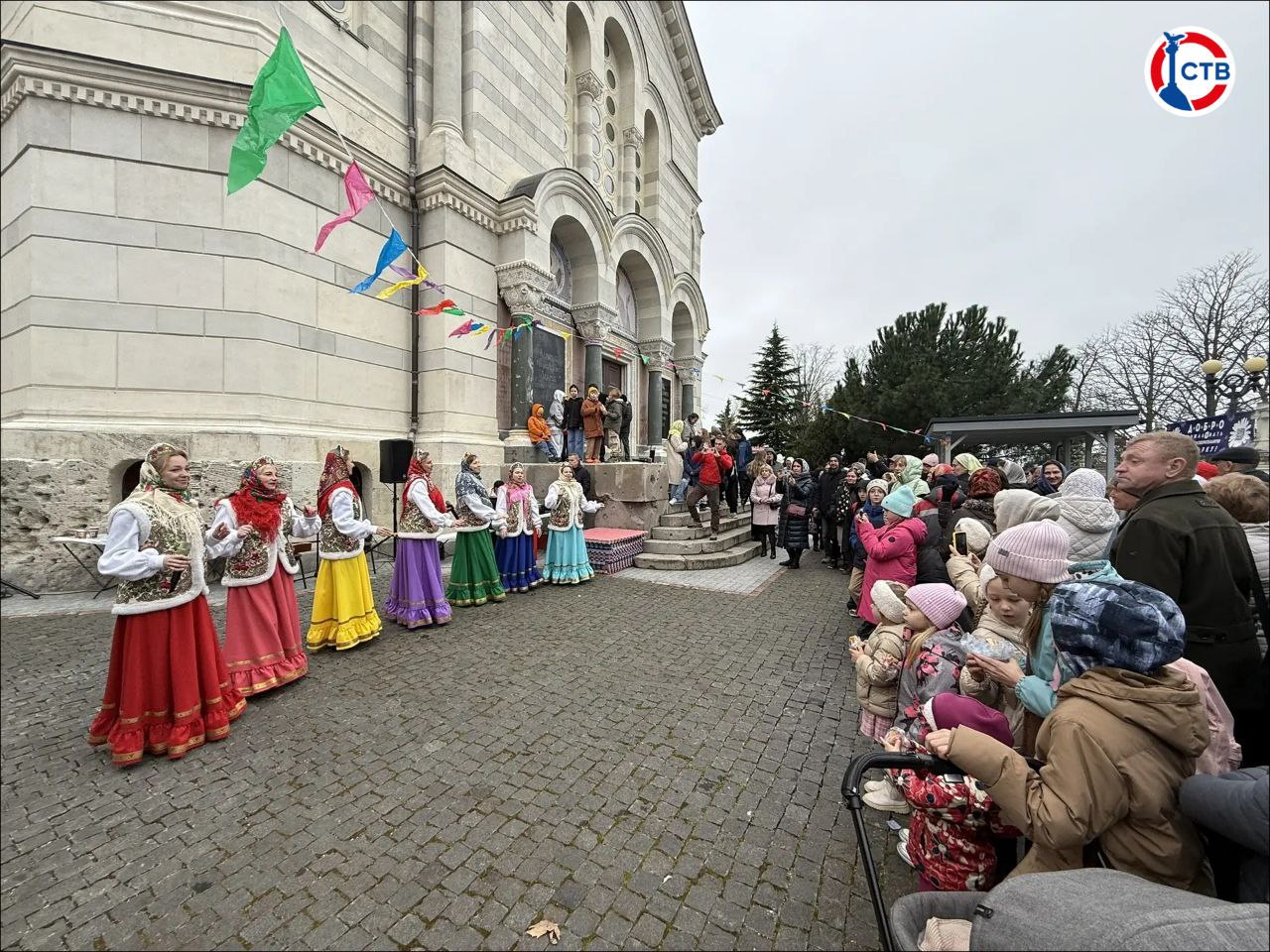 У Свято-Владимирского собора стартовала ярмарка в поддержку фронтовых сёл