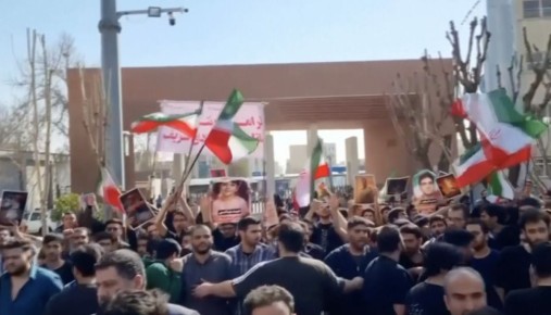 Студенты снова вышли на протесты в Иране