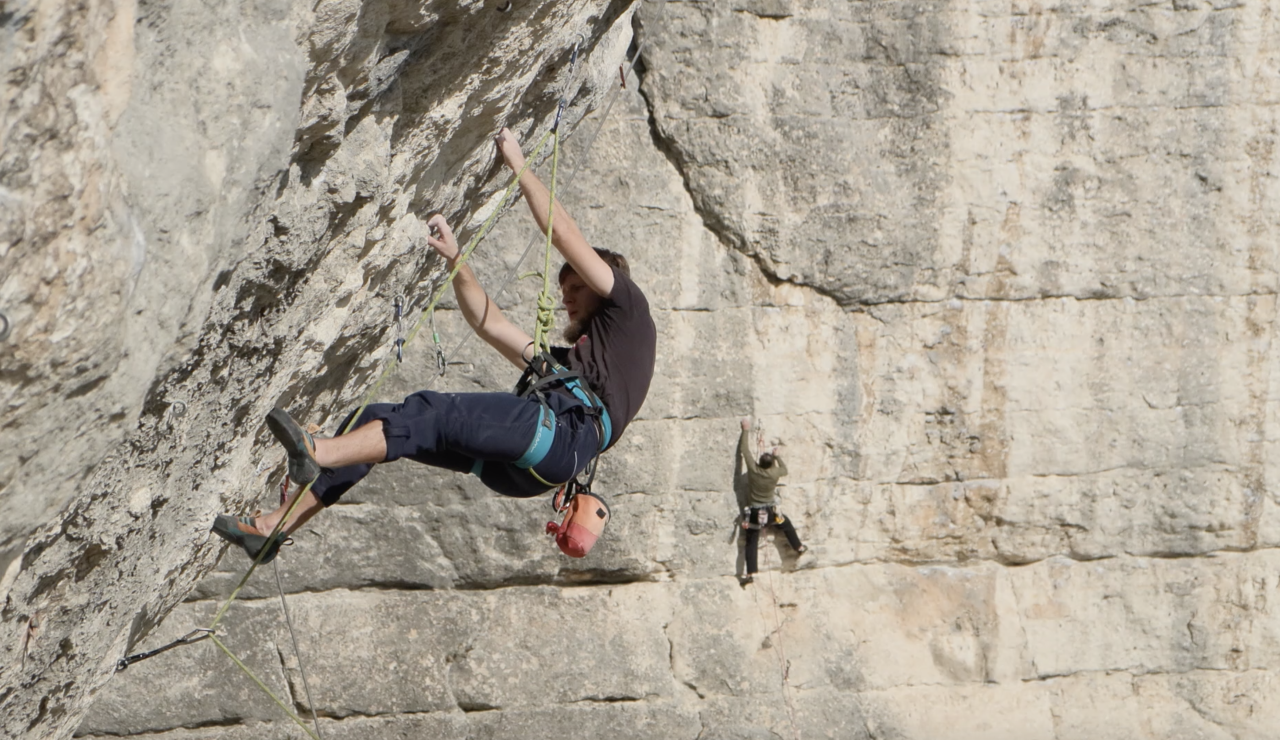 Скалолазы покоряют Бахчисарайские горы в Крыму круглый год