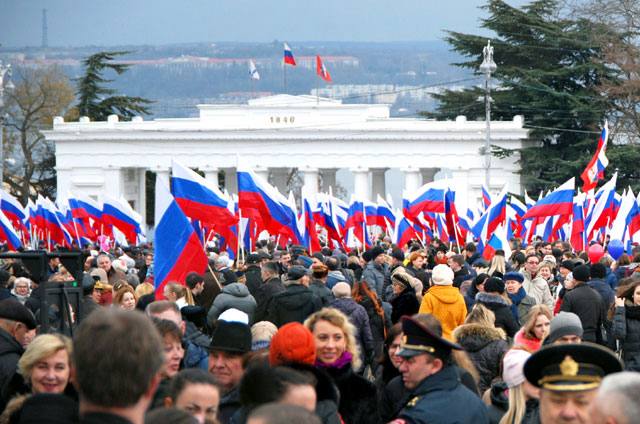Николай Приставка: Уважаемые севастопольцы! С Днем защитника Отечества и Днем народной воли!