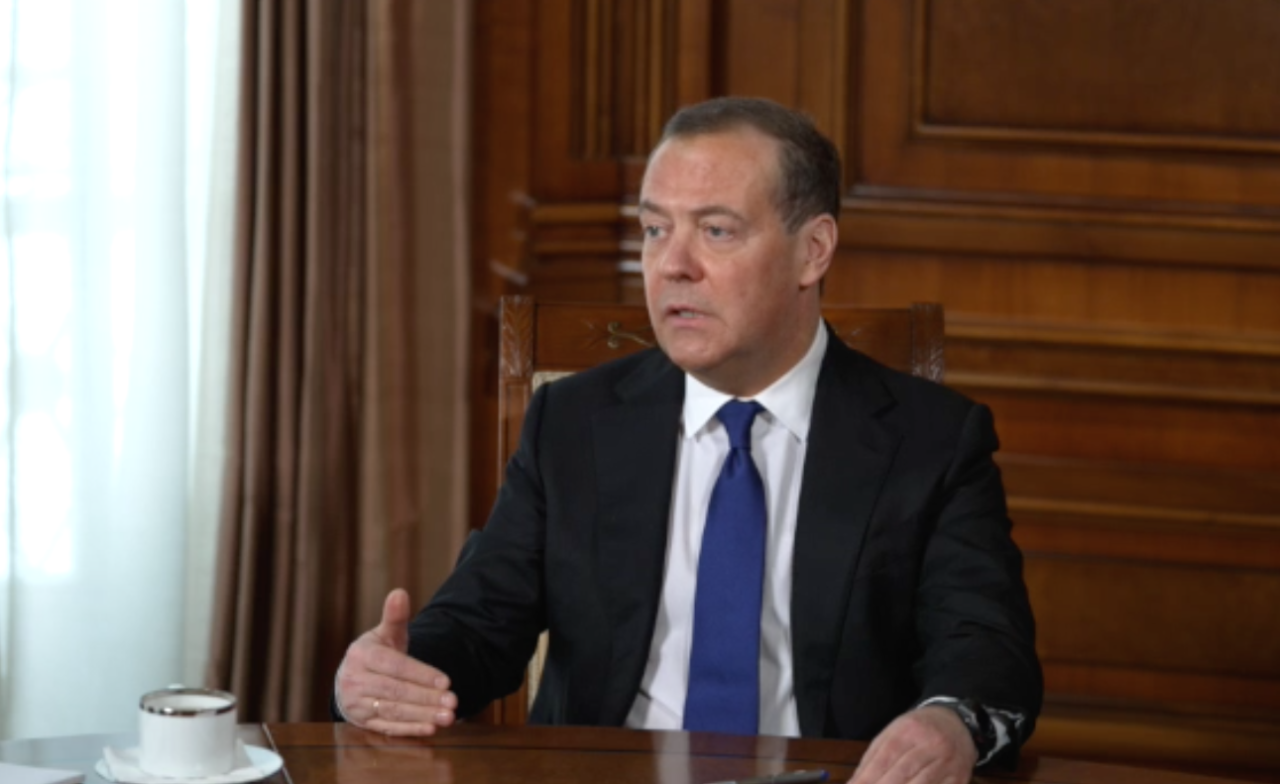 Медведев: Россия даст ответ, если Киев получит ядерную бомбу