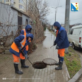 С раннего утра на улицах Севастополя трудится «Водоканал»