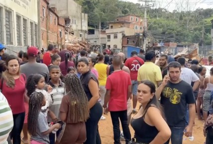 Сильные дожди вызвали наводнения и оползни на юге Бразилии