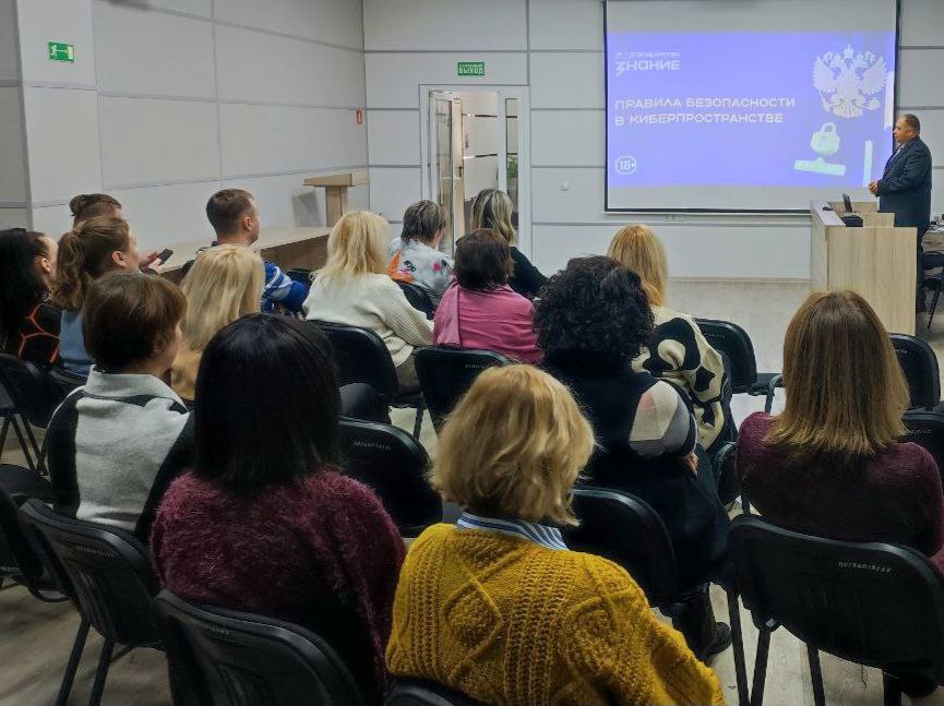 С начала года более 800 госслужащих Севастополя приняли участие в лекциях, организованных Общества «Знание»